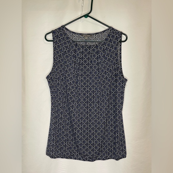 Roz & Ali EUC Sleeveless Blouse with Elastic Waist - Picture 2 of 6